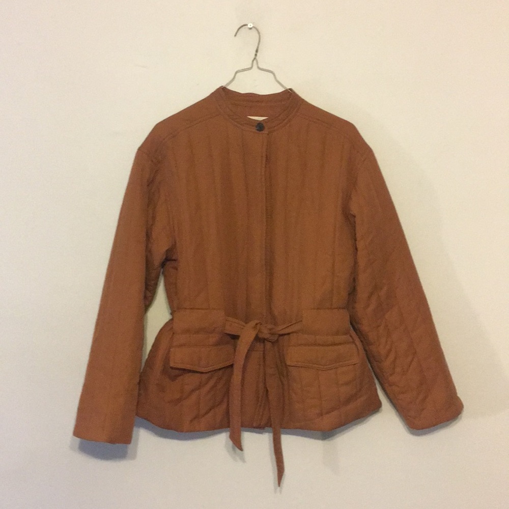 Quilted jacket with tie